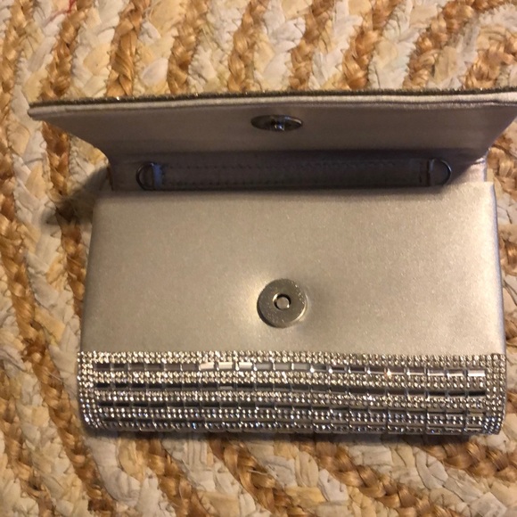 Clutch - Picture 4 of 6